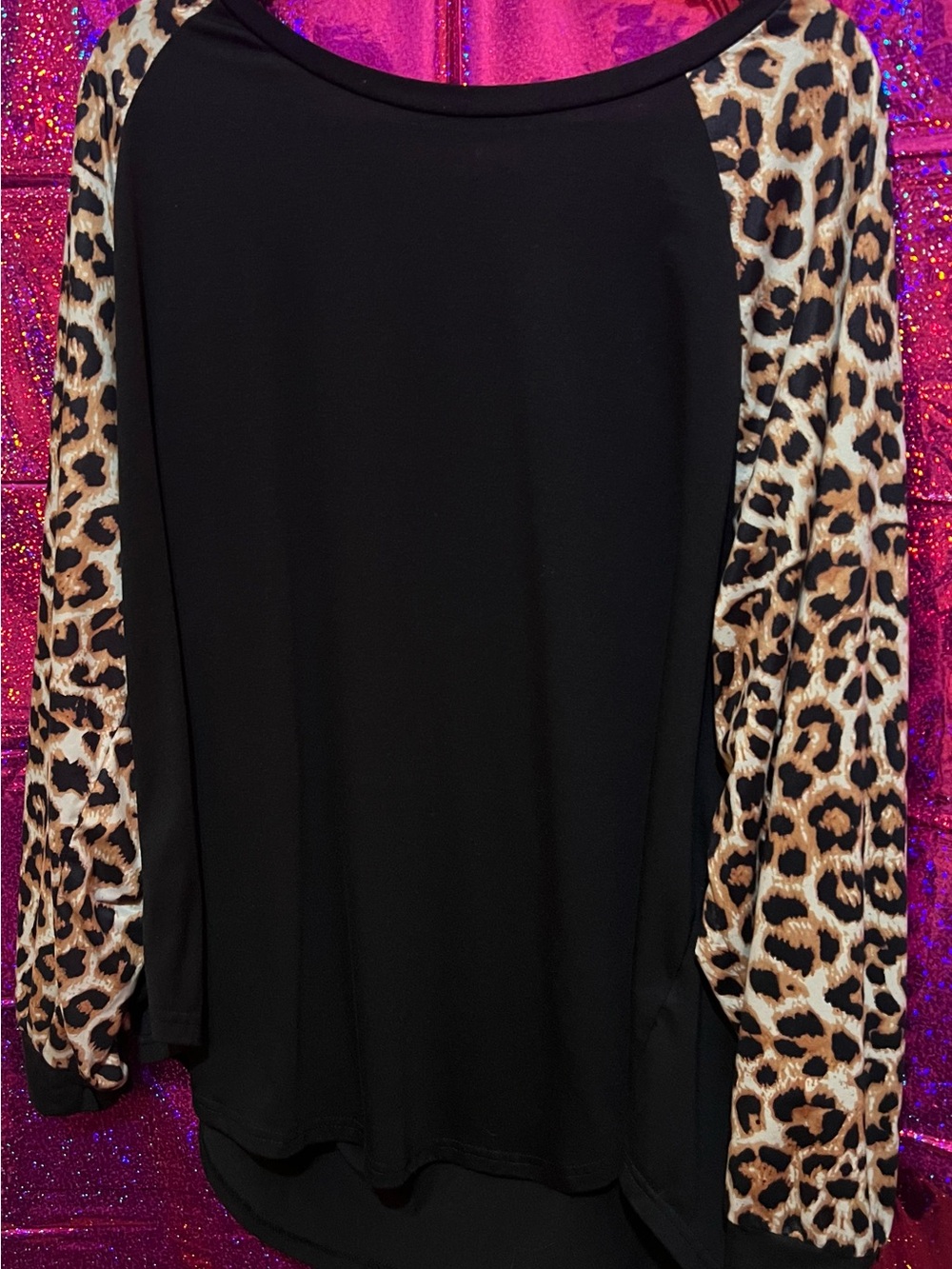 SHEIN Black Top with Leopard Print Long Sleeves